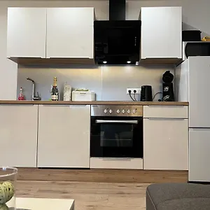 Exklusive Moderne 2 Zi. In Ruhiger Lage Apartment
